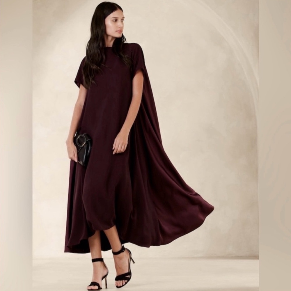 Banana Republic Purple Prune
Aurelia Crepe & Satin Maxi Dress